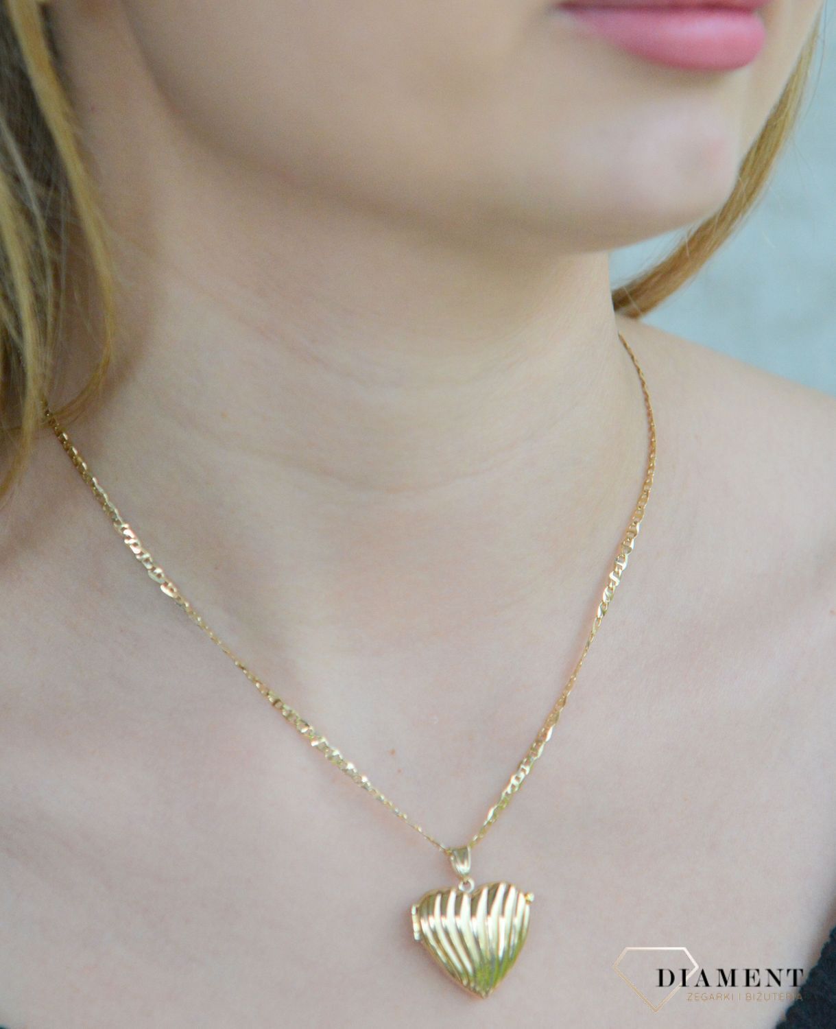 Złota zawieszka puzderko na zdjęcia sekretnik 375 Serce ZA 2538 375.jpg